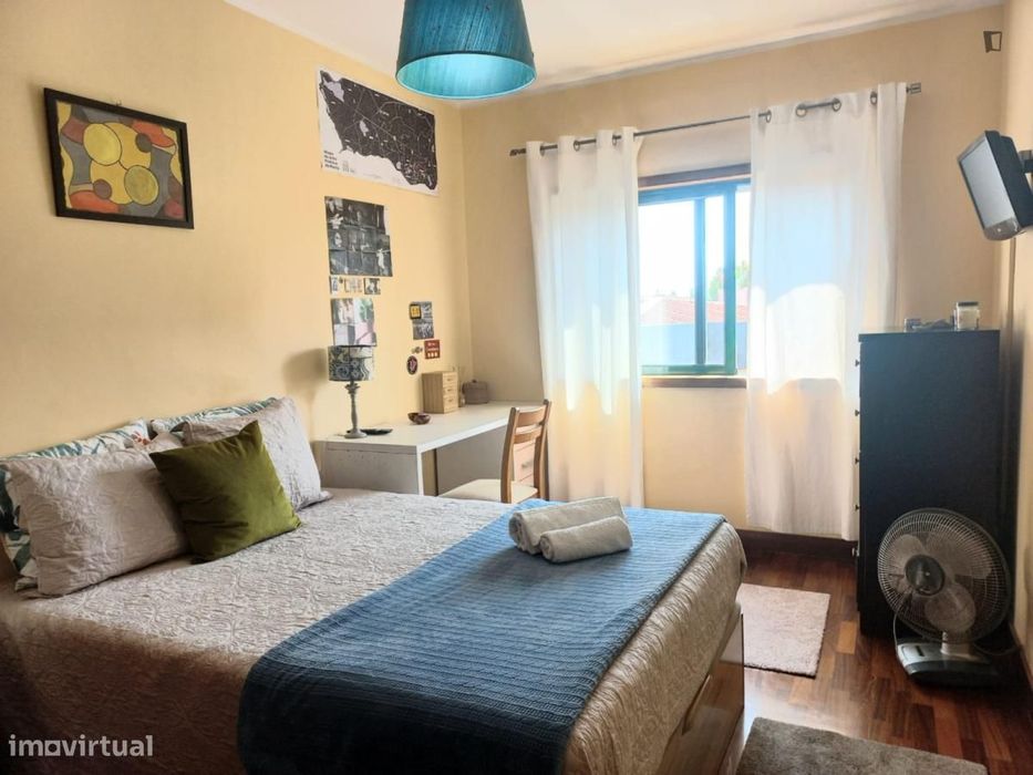 Quarto - localizado em Senhora da Hora Porto