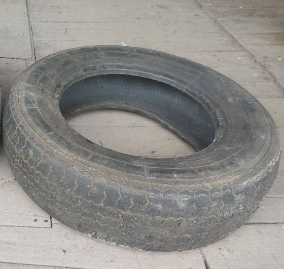 Продам недорого б/у шину 175/70/R13.