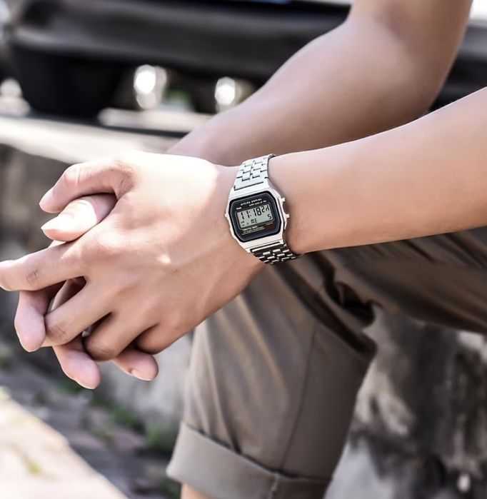 Чоловічий цифровий годинник