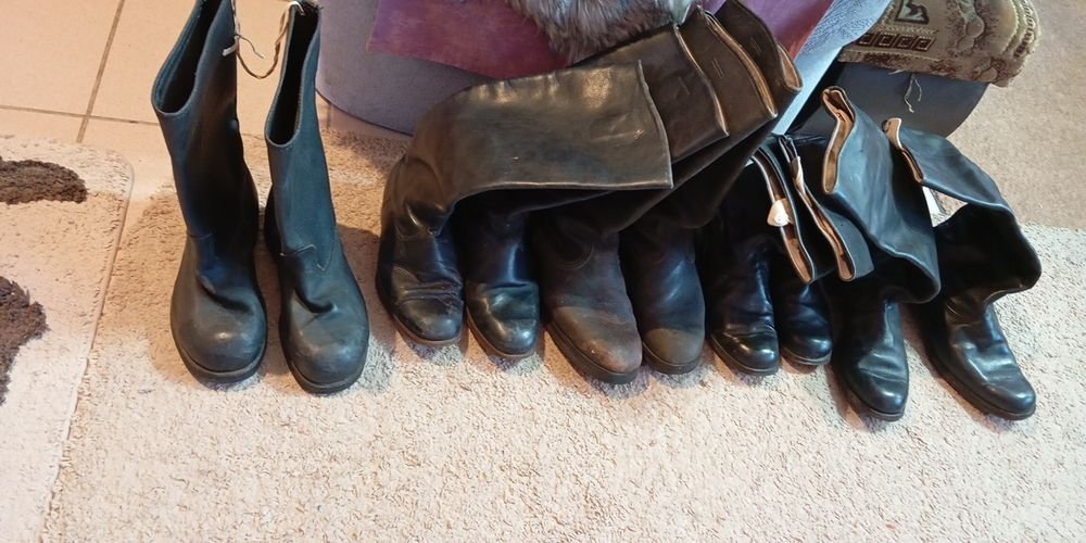 Сапоги хромовые и керзовые. 10 пар. См все фото