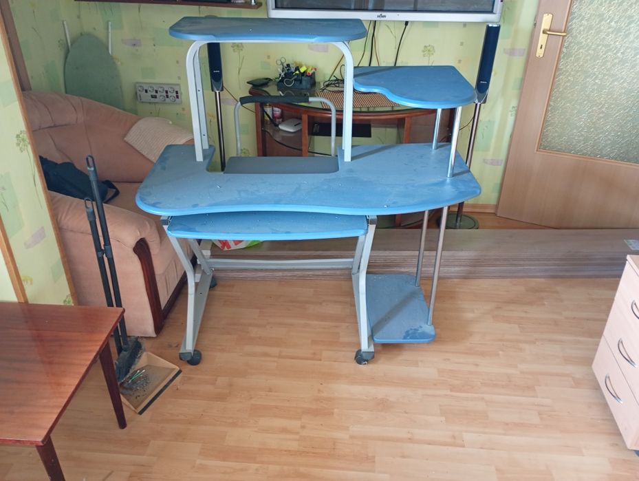 продам компьютерный стол