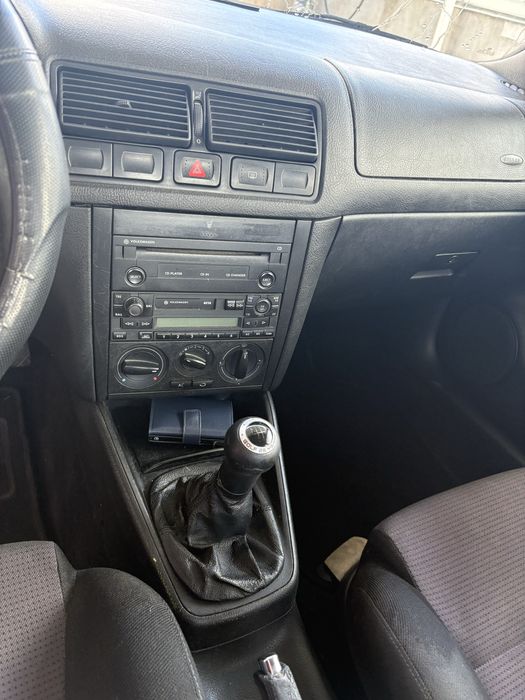 Volkswagen    Golf
