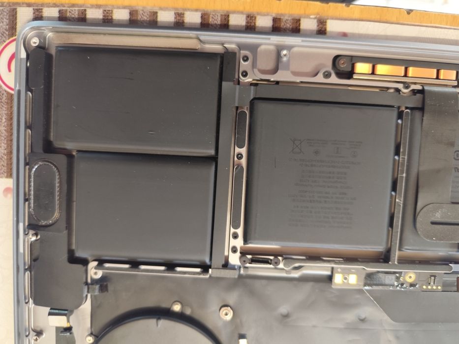 Топкейс ( палмрест) для MacBook Pro 16 (2019)