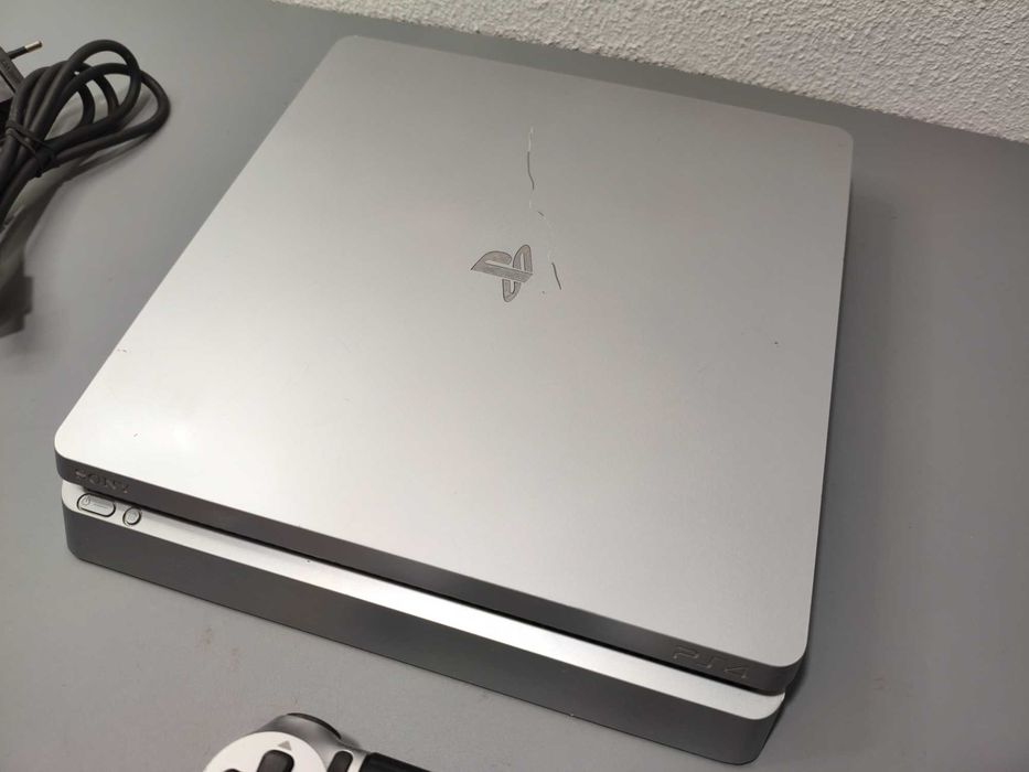 Playstation 4 Slim Silver