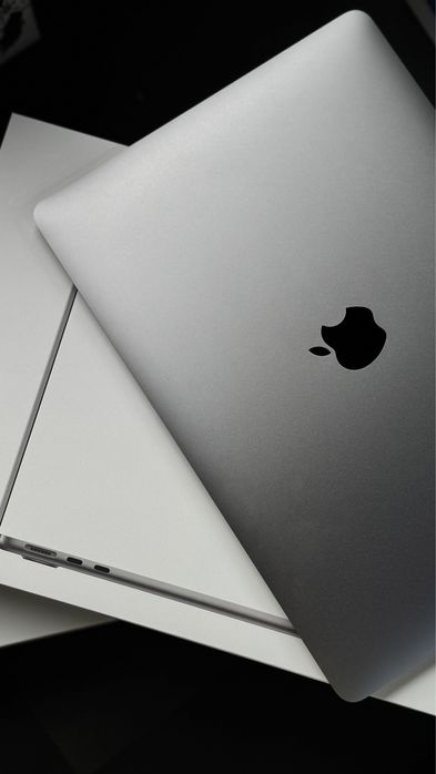 MacBook Air 13.6” M4 2025