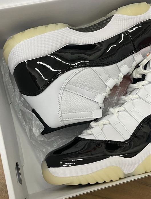 Кросівки Air Jordan 11 Retro Dmp Gratitude White/Black AJ11 чорно-білі