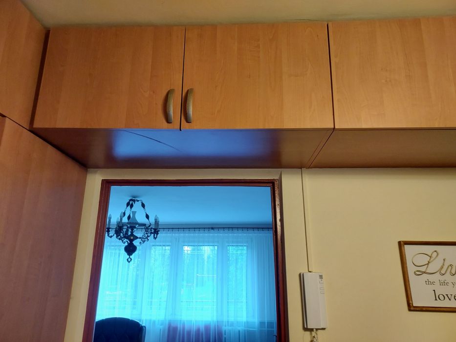 Zestaw mebli do przedpokoju (komoda, pawlacze, szafa)
