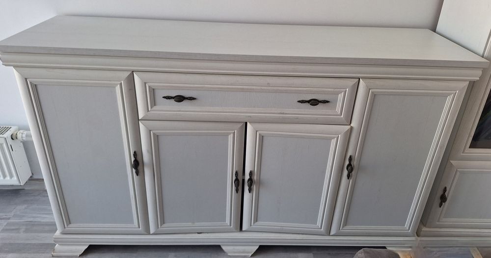 Komoda, witryna Kora