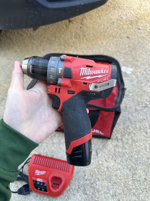 Aparafusadora milwaukee M12