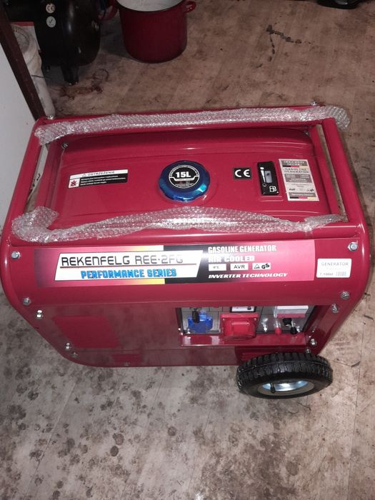 Nowy agregat  pradotworczy spalinowy  z silnikiem  Briggs &  Stratton  220V/230V   380V/400V SILOWY