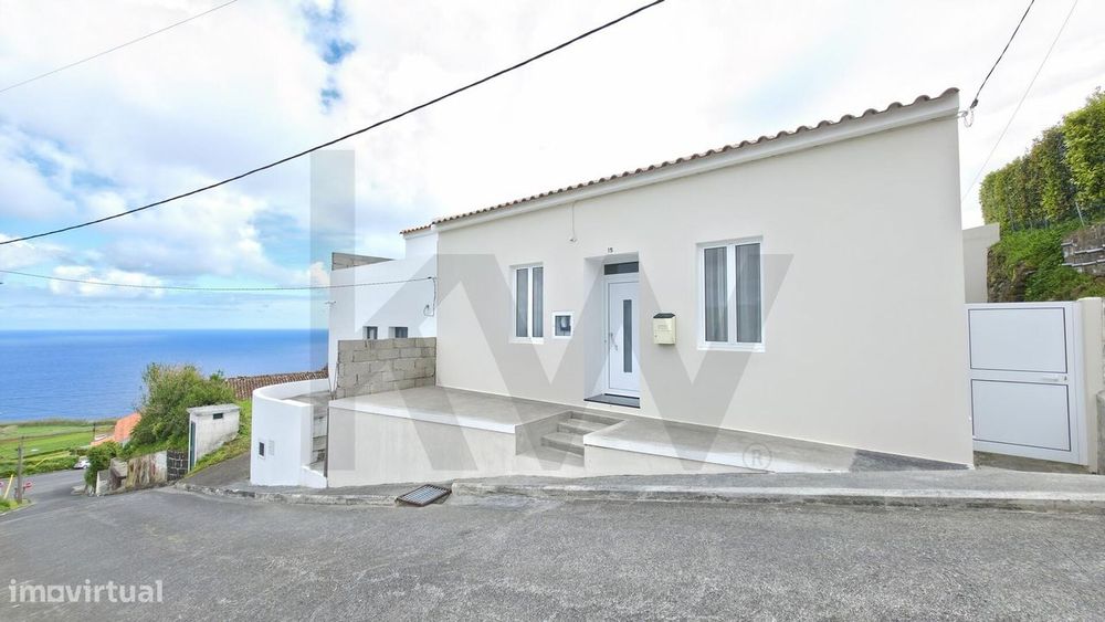 Moradia T3 recentemente renovada com vista mar – Santana, Nordeste