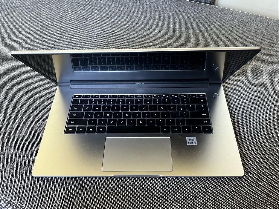 Huawei MateBook D 15 – i3 / 8 GB RAM / 256 GB SSD