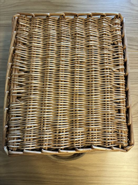 Cesto rectangular e robusto em verga da Zara Home