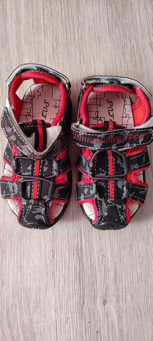 Сандалі закритий носочок