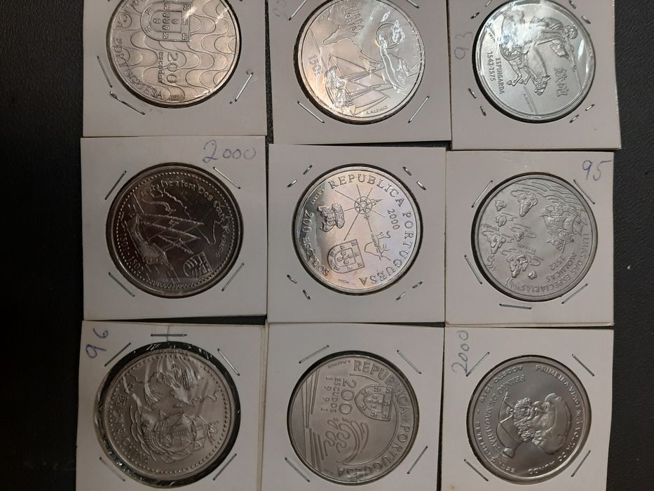27 moedas de 200 escudos