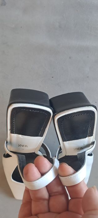 Buty na obcasie Zara