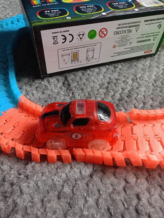 Sprzedam Tory dla dzieci z autem