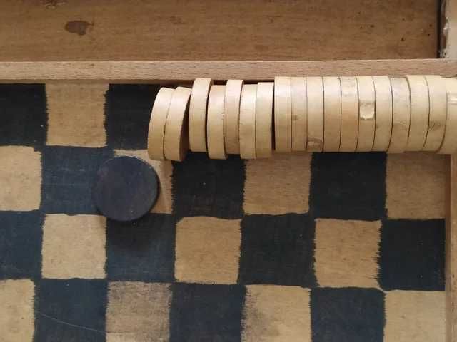 Tabuleiro de Damas Artesanal Antigo