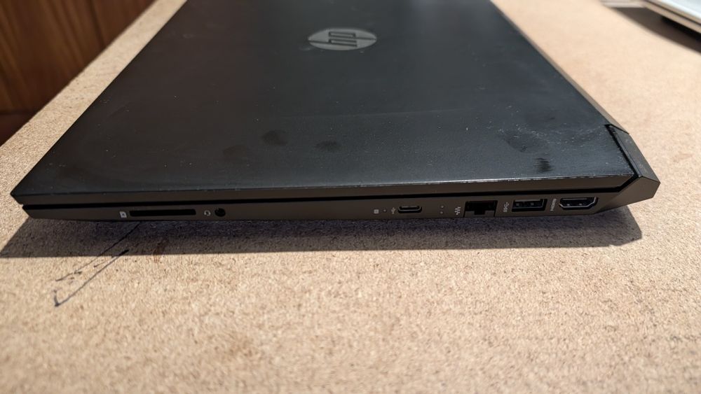 Portátil Gaming HP Pavilion 15 (15-ec2000) - 32GB RAM / Ryzen 5 / GTX 1650 / 144Hz