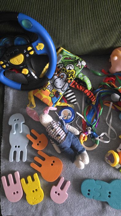 Дитячі іграшки, брязкальця