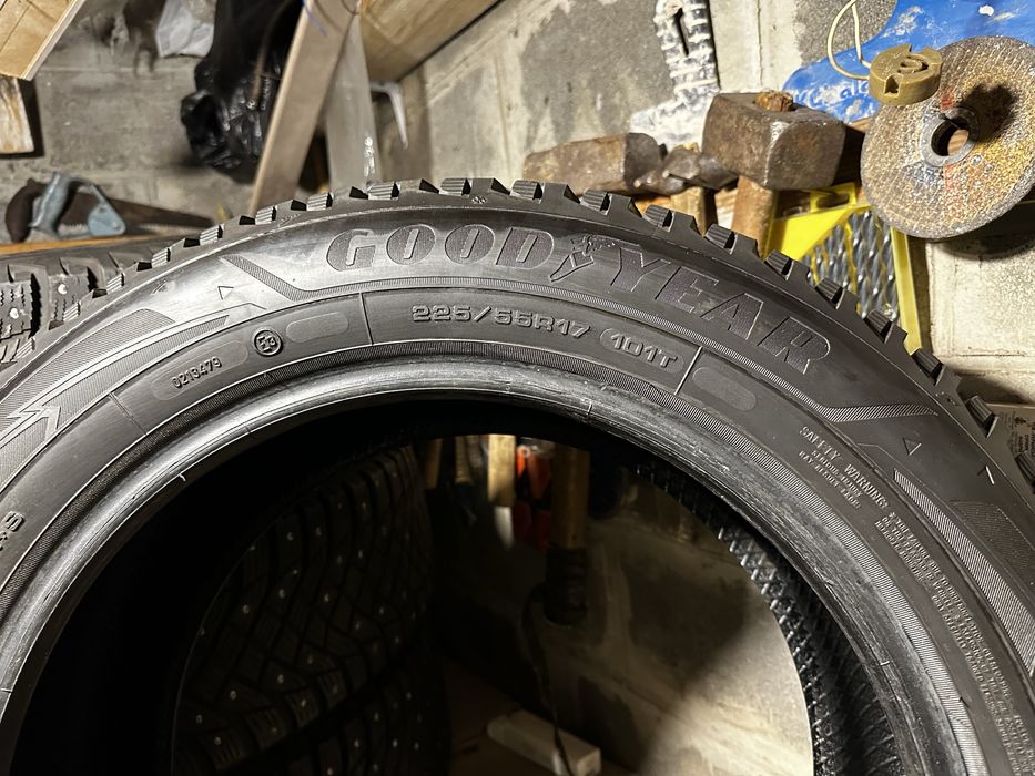 Goodyear 225 55 r17 стан Нових