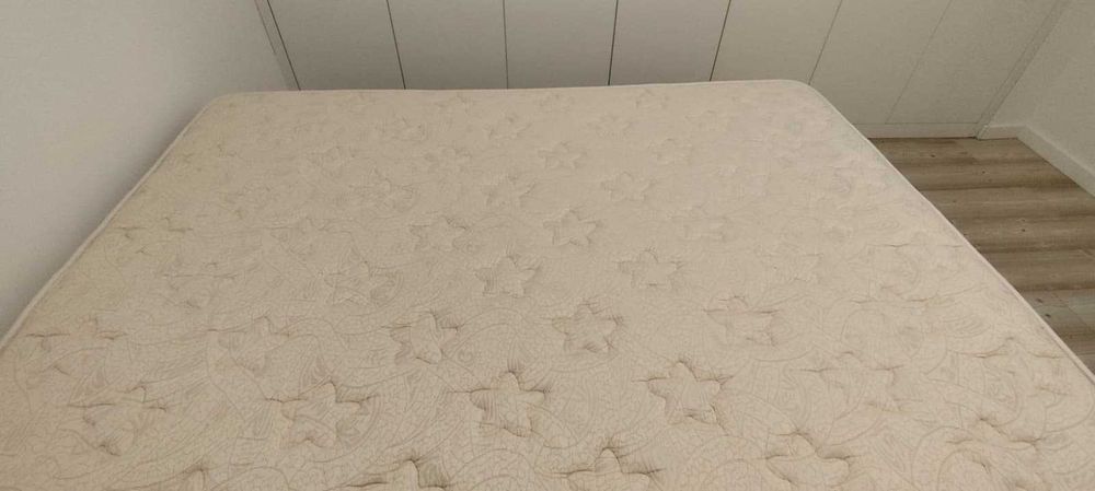 Cama de casal Molaflex