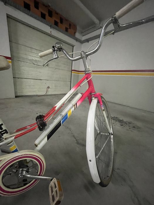 Bicicleta aro 26 rosa e branca
