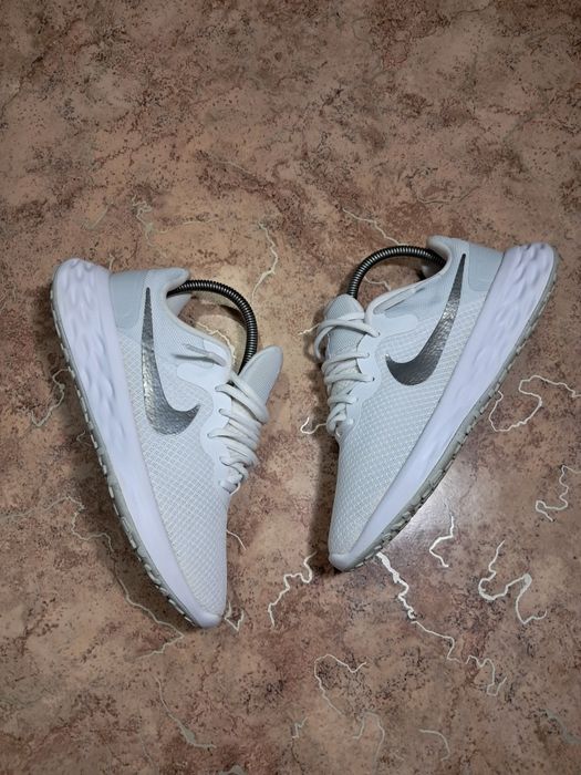Кроссовки Nike W REVOLUTION 6 White DC3729-101 39 размер