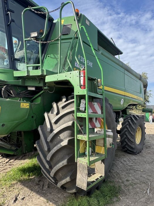 Продам John Deere S690