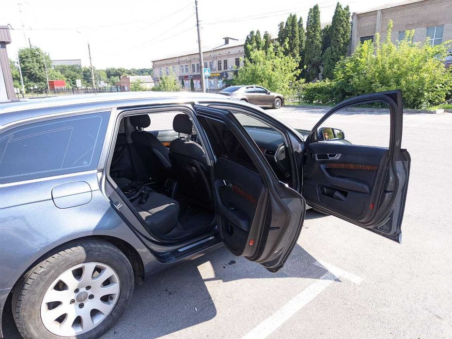 Автомобіль Audi A6