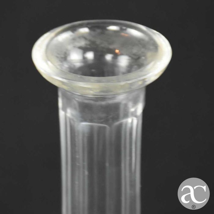 Garrafa com rolha em Vidro / Cristal com gravados