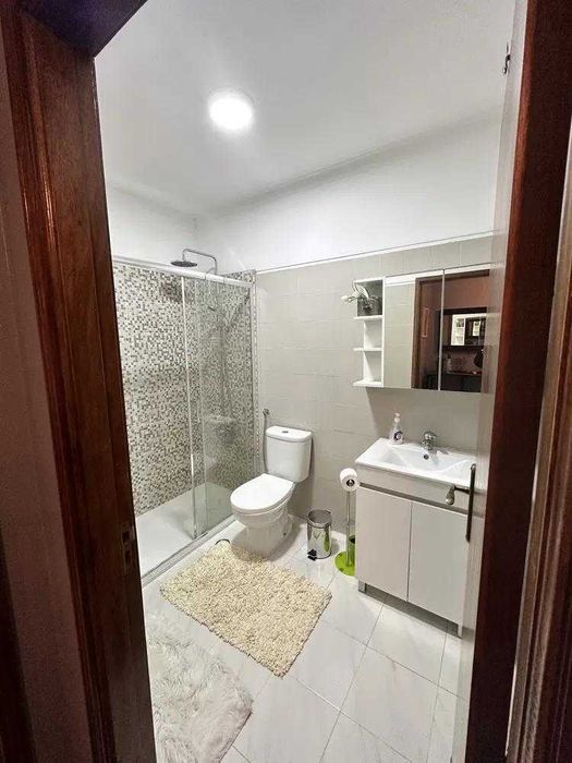 Arrenda-se apartamento, T1. totalmente mobilidade, com ar condicionado e pronto a habitar
