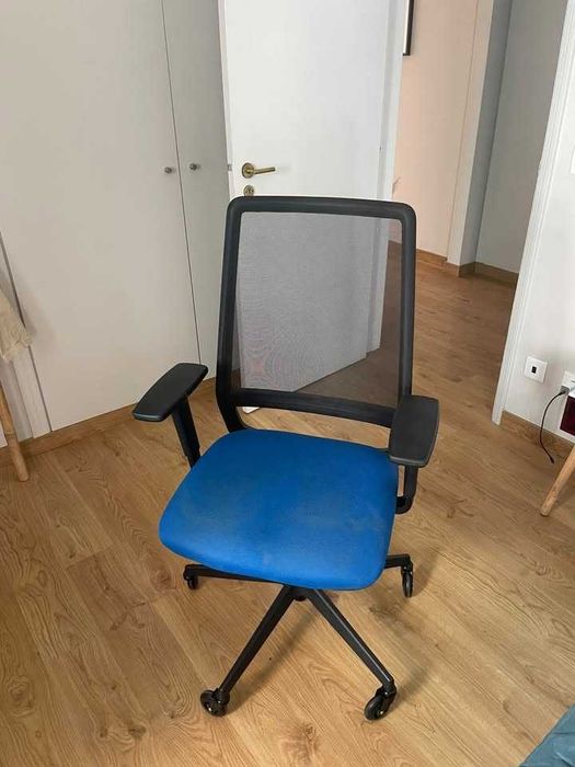 Cadeira de escritório Forma 5 Sense - azul e preta