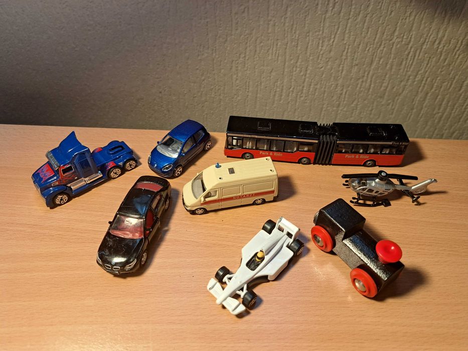 Машинки  коллекционные