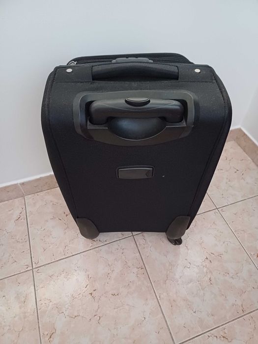 mala trolley impecavel.  4 rodas  56x34x24 cms