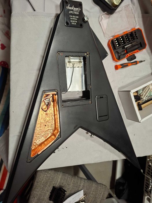 Naprawa i regulacja gitar