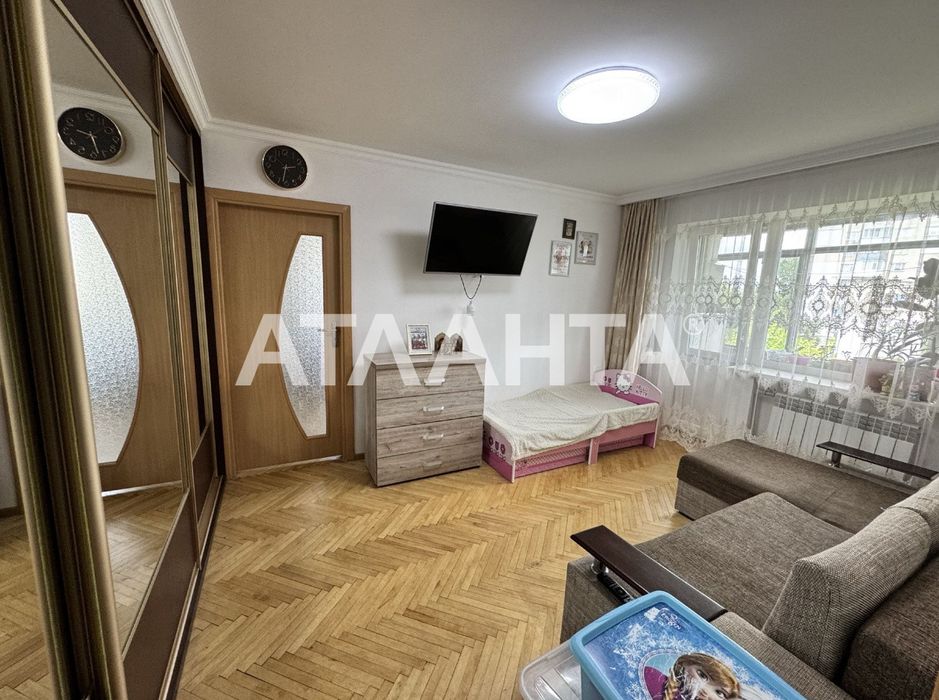 Затишна двокімнатна квартира з ремонтом по вул. Рубчака