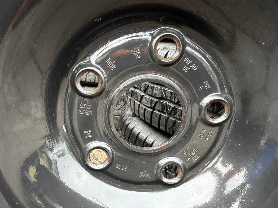 Oryginał koła 215/60R17 Tiguan Audi Skoda Bridgestone zima 6,1mm KS10