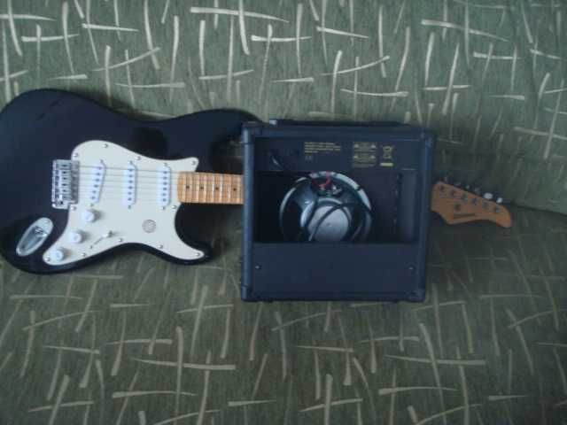Продам электрогитару Stratocaster с комбиком