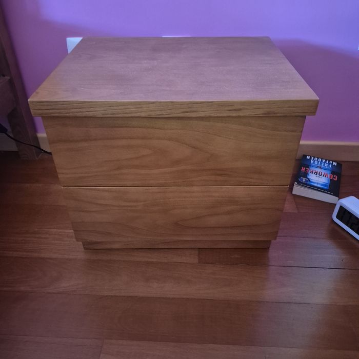 Cama solteiro com estrado, colchão e mesa de cabeceira (conjunto ou separado)
