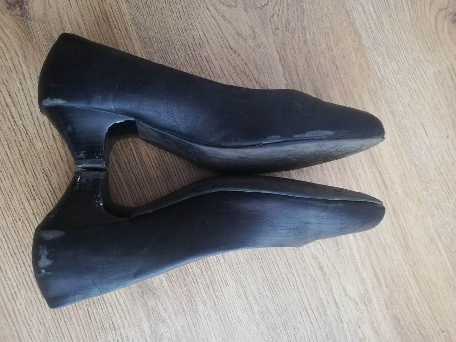 Czarne czółenka buty damskie na niskim obcasie wyściółka ze skóry