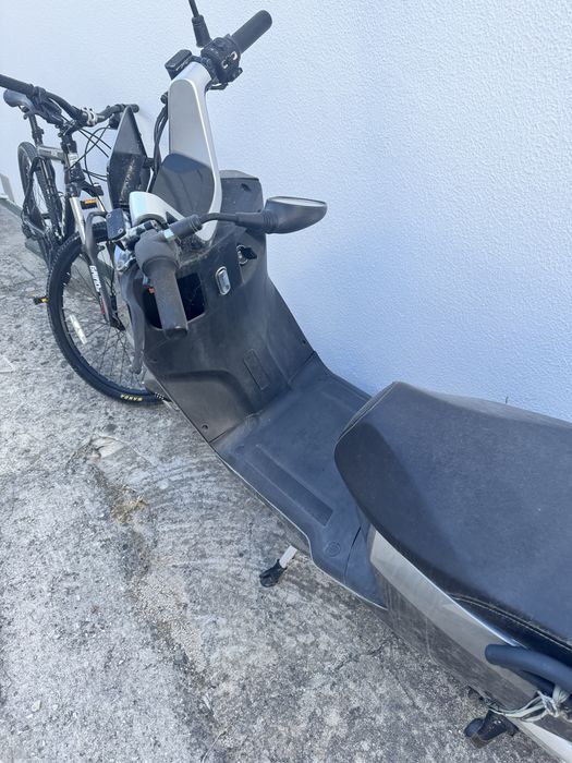 Moto com defeito para retirar pecas