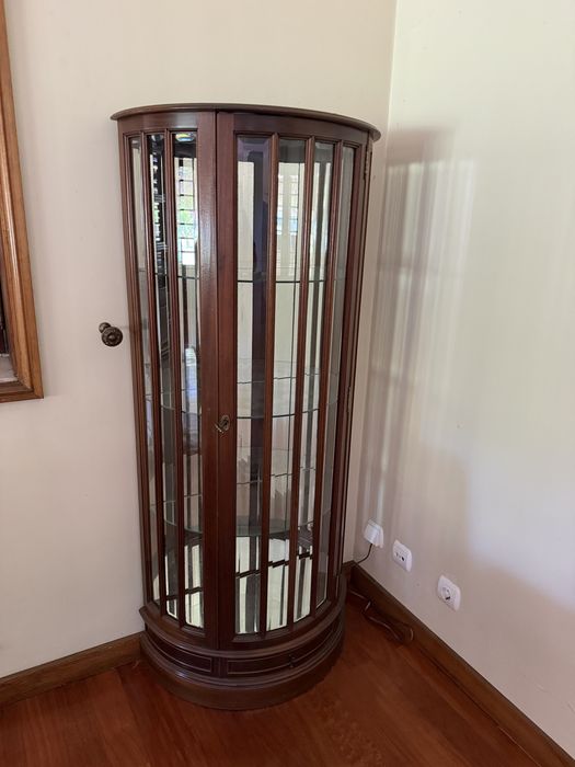 Vitrine com porta
