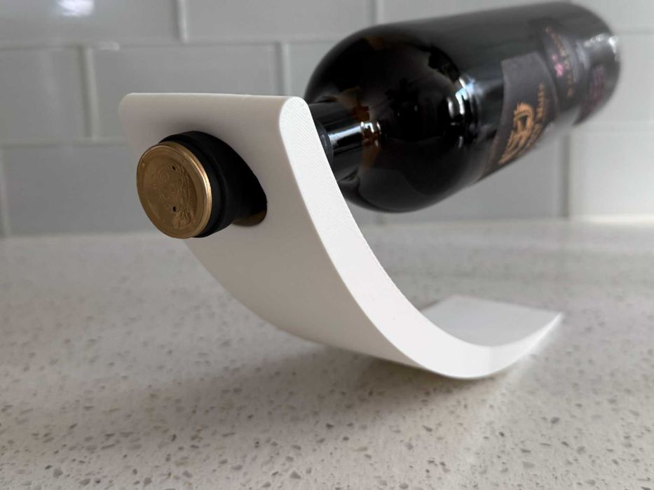 Kinetyczny stojak na wino — balansujący wine holder | Druk 3D