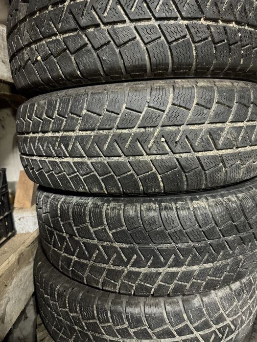 4 Pneus Michelin Latitude Alpin 205/70R15 96T