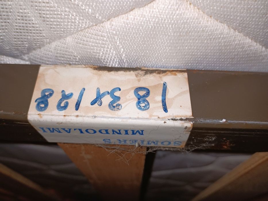 Estrado metálico mais colchão para cama de casal em exemplar estado de