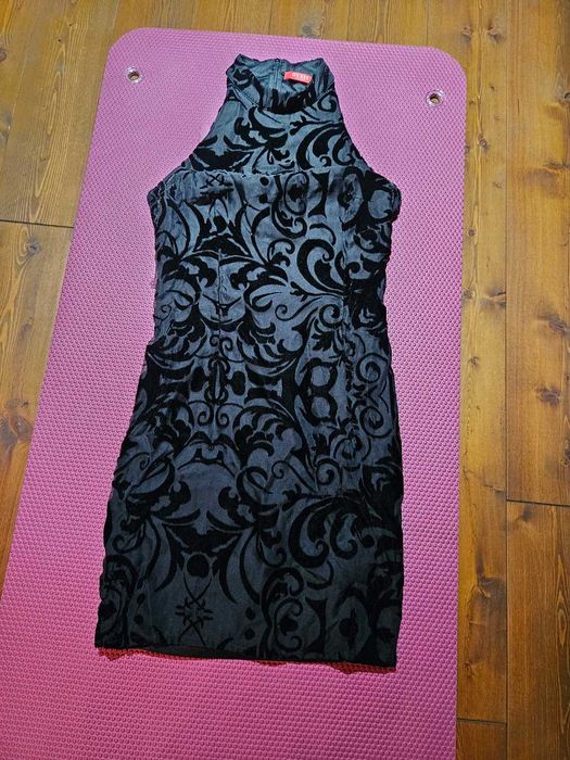 Czarna sukienka GUESS M