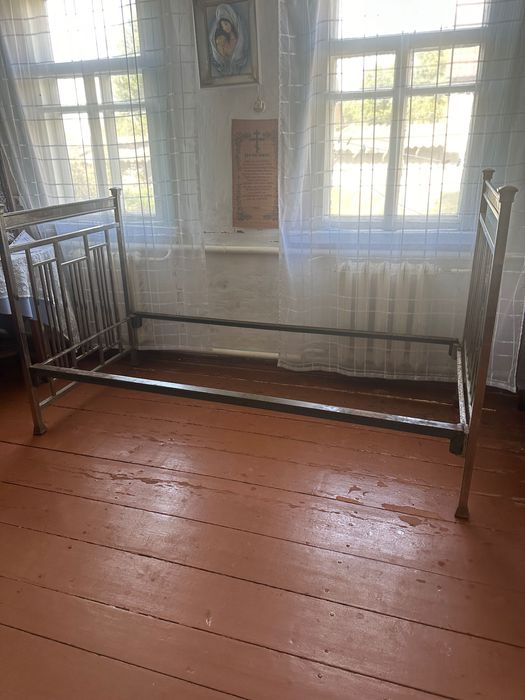 Ліжко  (кровать)