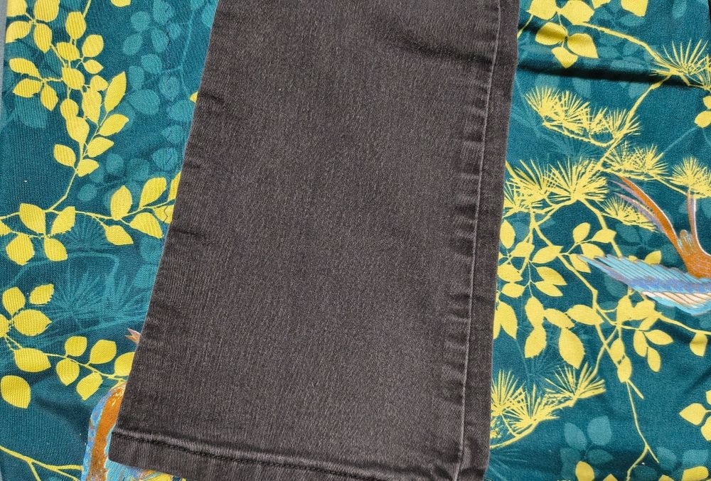 Spodnie jeansy z szerokim nogawkami roz. 152-158