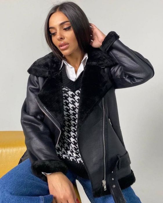 Жіноча чорна дублянка